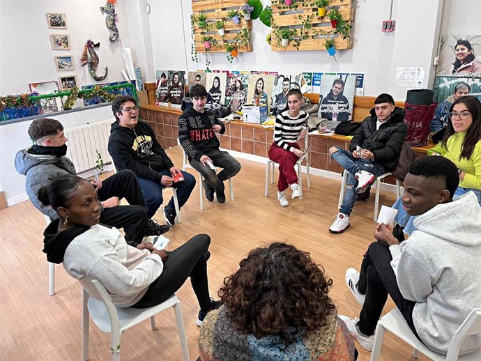 Un total de 103 jóvenes consiguen un empleo y 137 acceden a una formación con el apoyo de Pioneros