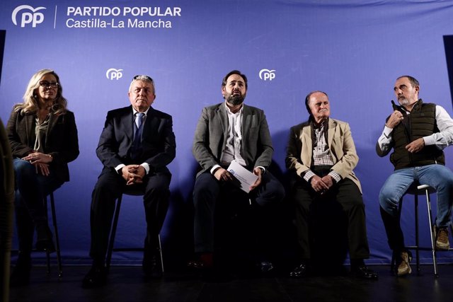 El presidente regional del PP, Paco Núñez, en un foro sobre ganadería en Talavera.