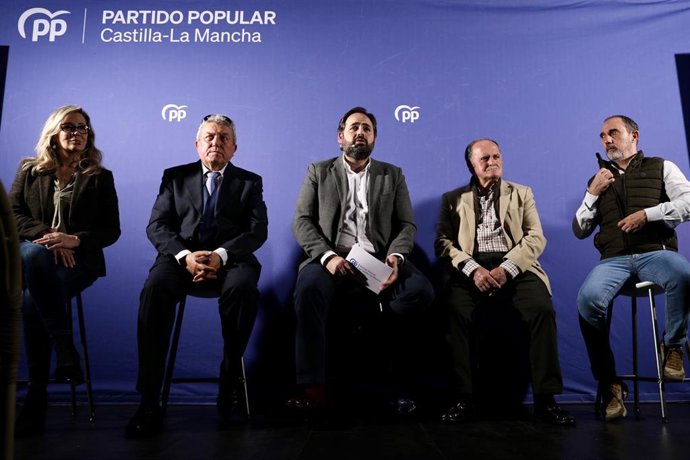El presidente regional del PP, Paco Núñez, en un foro sobre ganadería en Talavera.