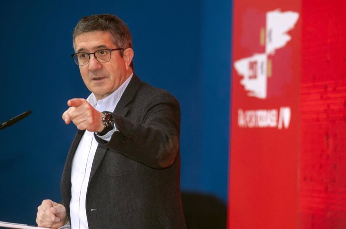 El portavoz del Grupo Socialista en el Congreso, Patxi López; interviene durante un acto del PSOE.