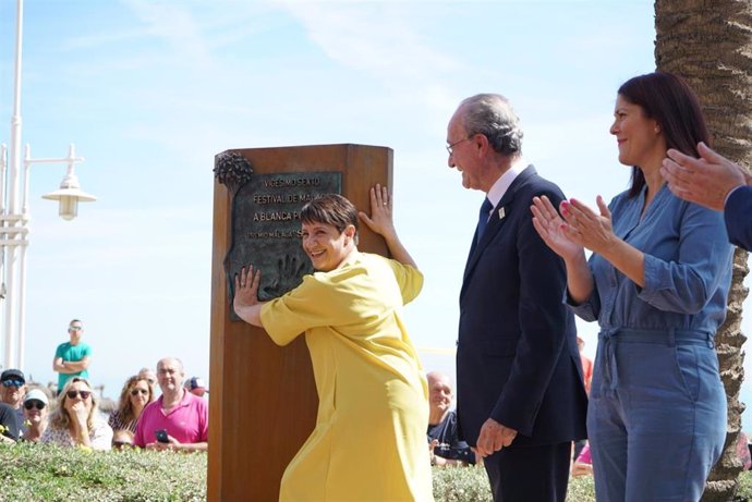 La actriz Blanca Portillo, en la inauguración del monolito por su Premio Málaga - SUR del 26 Festival de Málaga