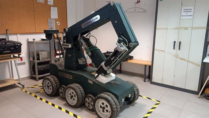 A través de uniformes, equipos y robots, así como medios e arrastre y aéreos, fotografías y otros recursos, la muestra ofrece la oportunidad de ver la evolución de este servicio