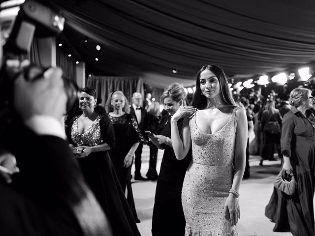 ANA DE ARMAS POSANDO EN LA RED CARPET DE LOS PREMIOS OSCAR 2023