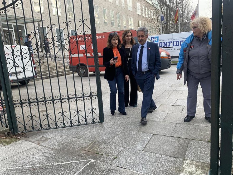 El presidente de Cantabria, Miguel Ángel Revilla, a su salida del Complejo Judicial de Las Salesas, donde este lunes ha declarado ante la Fiscalía por el supuesto 'chivatazo' de la delegada del Gobierno, Ainoa Quiñones