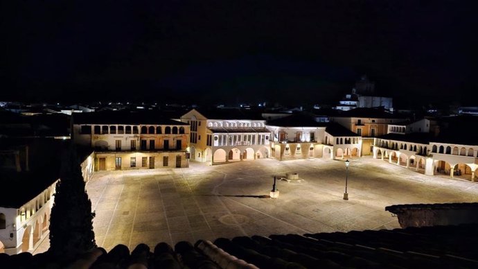 Nueva iluminación artística de la Plaza Mayor de Garrovillas de Alconétar (Cáceres)