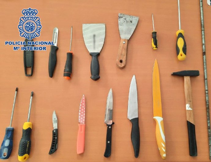 Armas incautadas por los agentes durante la riña tumultuaria en Usera.