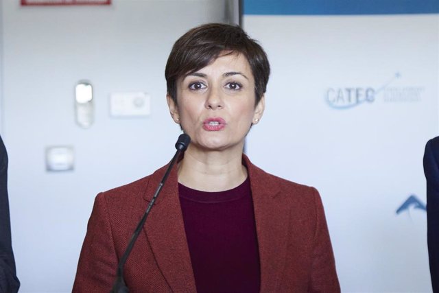 Archivo - La ministra de Política Territorial y portavoz del Gobierno, Isabel Rodríguez, durante la visita a las empresas Solar Mems Technologies y la empresa Fada-Catec en el Parque Aerópolis (Sevilla), a 19 de enero de 2023 en Sevilla (Andalucía, España