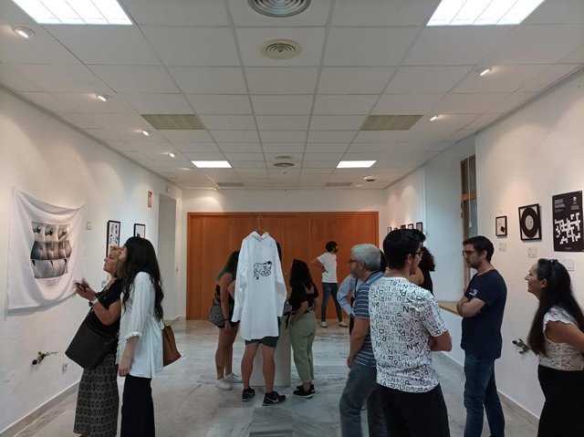 Archivo - Una exposición en el Centro Carmen de Burgos.