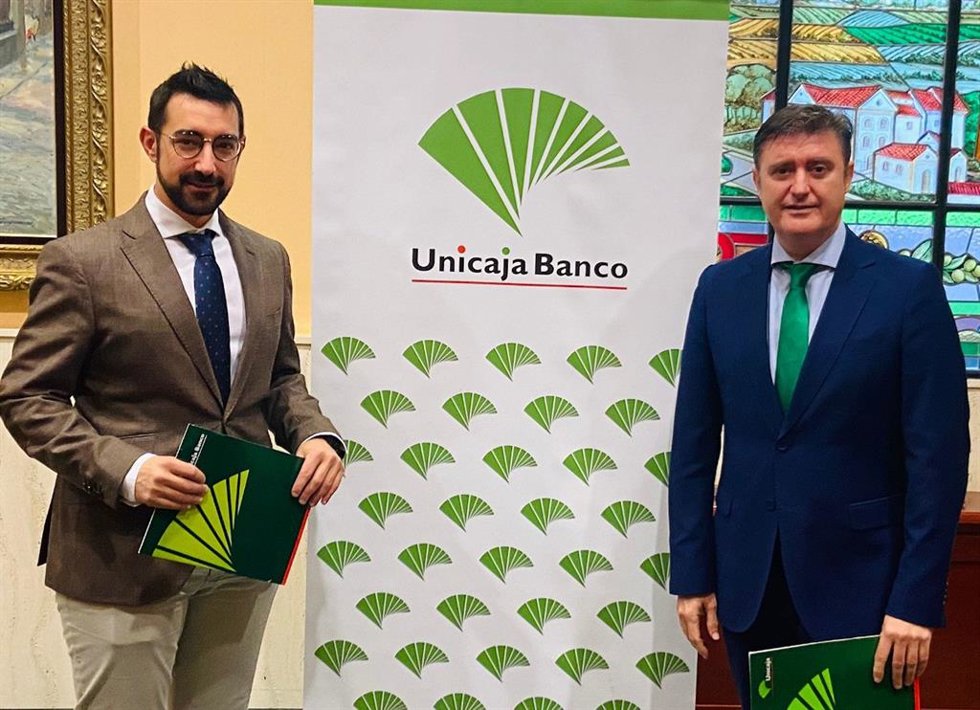 Firma del acuerdo entre Unicaja Banco y ACIA