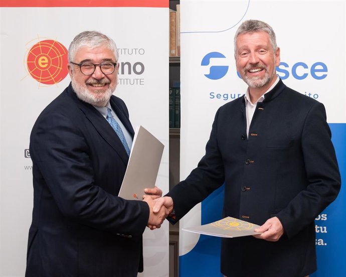 José Juan Ruiz, presidente del Real Instituto Elcano y Fernando Salazar, presidente ejecutivo de Cesce.