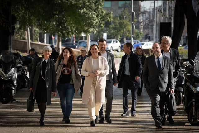 L'alcaldessa de Barcelona, Ada Colau, arriba a la Ciutat de la Justícia.