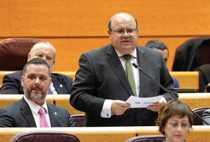 El senador del PP por Granada, José Antonio Robles