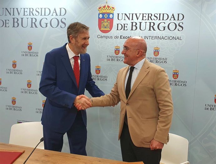 El rector de la UBU, Manuel Pérez Mateos, y el consejero de la Presidencia, Jesús Julio Carnero.