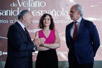 Ayuso augura que Escudero tendrá un "gran futuro político" tras pactar ambos su salida al Senado después de elecciones