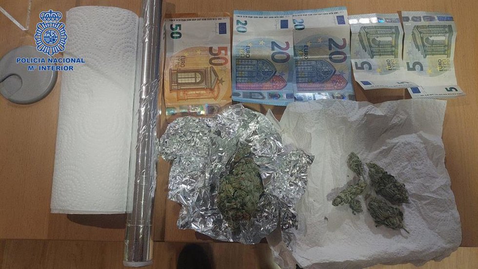 Posesiones de uno de los detenidos a la hora del registro policial en Son Goteleu