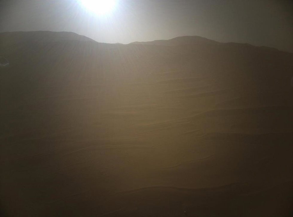 El helicóptero Ingenuity Mars Helicopter de la NASA adquirió esta imagen utilizando su cámara en color de alta resolución.