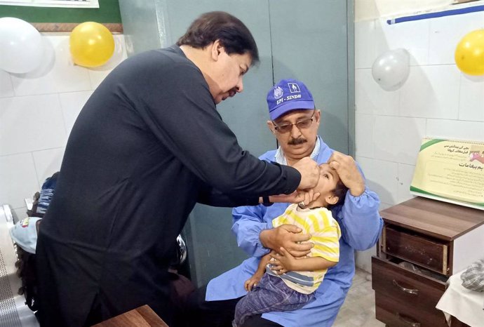 March 10, 2023, Pakistan: HYDERABAD, PAKISTAN, MAR 10: Commissioner Hyderabad, Bilal Memon administrates .polio drops to a child during the inauguration of Anti-Polio Drive, at Shah Latif Bhittai Hospital .in Hyderabad on Friday, March 10, 2023.