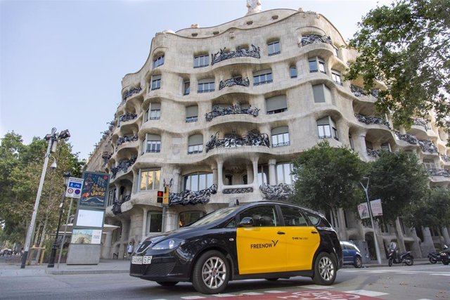 Archivo - Taxi que utiliza la plataforma Free Now en Barcelona