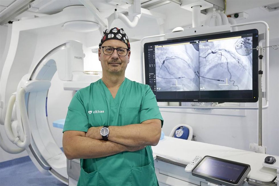 Archivo - El jefe del servicio de Cardiologia de Vithas Las Palmas, el Dr. Egon Gross