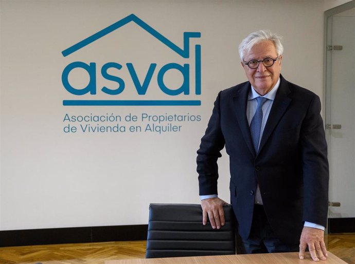 Archivo - El presidente de la Asociación de Propietarios de Vivienda de Alquiler (Asval), Joan Clos