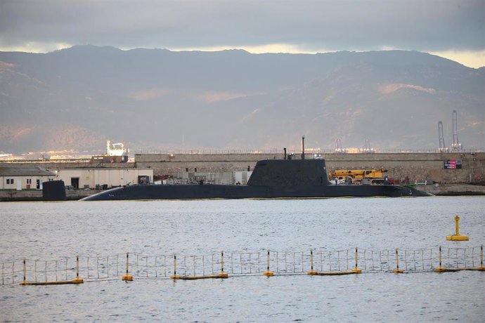 El submarino nuclear de la clase Astute HMS Audacious en la base militar de Gibraltar.
