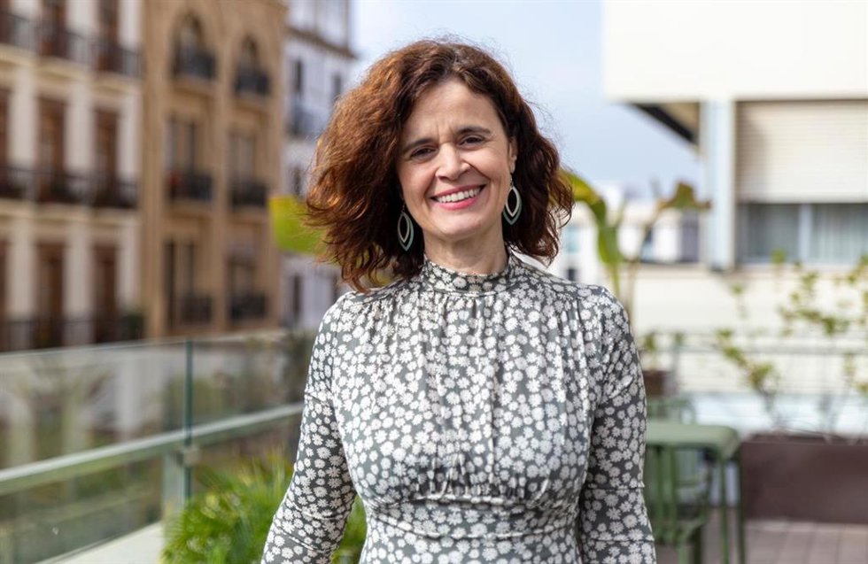 La presidenta de Más País Andalucía y portavoz adjunta del grupo parlamentario Por Andalucía, Esperanza Gómez, este lunes antes de una rueda de prensa en Sevilla.