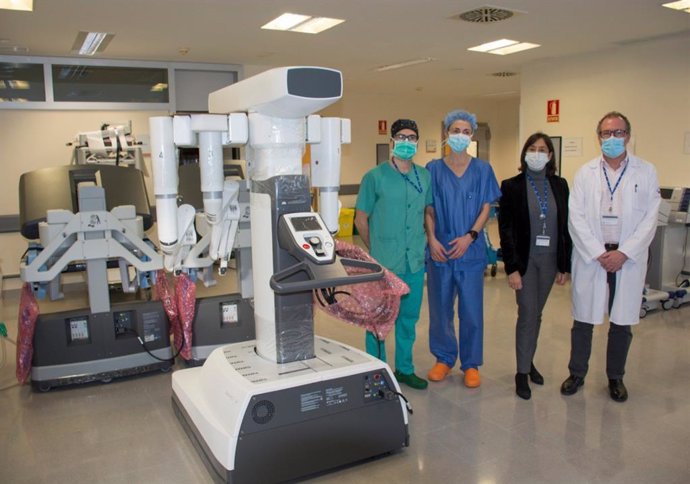 El robot quirúrgico 'Da Vinci' llega al HUCA.