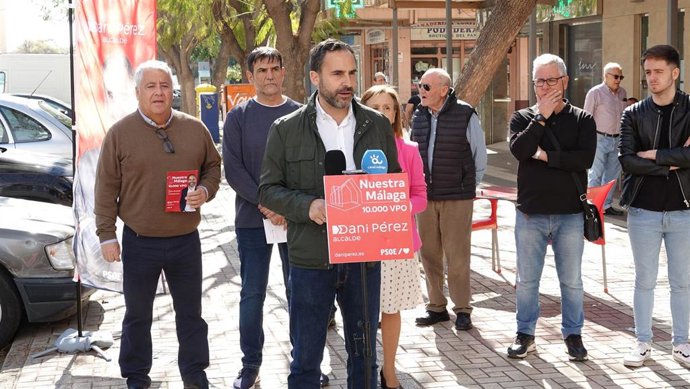 El portavoz municipal del PSOE y candidato socialista a la Alcaldía de Málaga, Daniel Pérez, en rueda de prensa