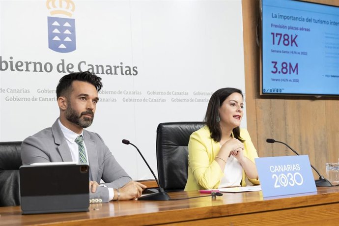 La Consejera De Turismo, Yaiza Castilla, Y El Director De Proyectos De Marketing, Alberto Ávila, Presentan El Plan De Acción Destinado A Potenciar Las Vacaciones De Semana Santa Y Verano De Los Residentes Canarios En Las Islas