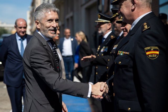 El ministro del Interior, Fernando Grande-Marlaska, a su llegada a las nuevas instalaciones de la Unidad de Documentación de la Policía Nacional en El Vendrell (Tarragona)