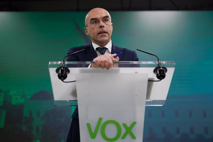 El portavoz del Comité de Acción Política de Vox, Jorge Buxadé, durante una rueda de prensa