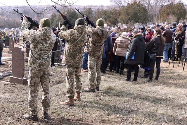 Funeral en Zaporiyia por un militar ucraniano muerto en la batalla de Bajmut