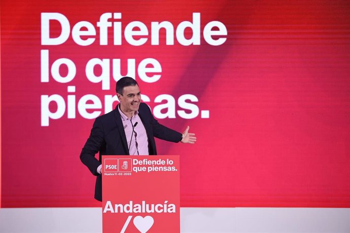 El presidente del Gobierno, Pedro Sánchez interviene en el acto de la clausura de la Convención Municipal de Andalucía en el Salón de Actos de la Facultad de Humanidades del Campus de El Carmen.
