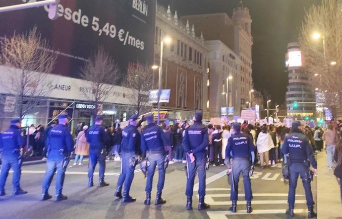Policías en la manifestación de la Coordinadora 8M en Madrid, el 8 de marzo de 2023