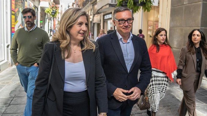 Visita de Vox en el centro de Granada