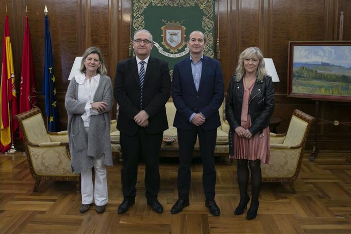 El Ayuntamiento de Pamplona y Fundación Caja Navarra han firmado un convenio de colaboración para promover actividades que mejoren la calidad de vida de las personas.