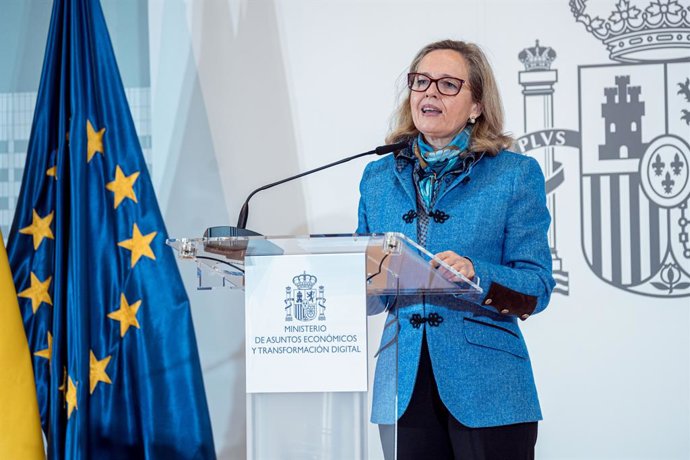 La vicepresidenta segunda y ministra de Asuntos Económicos y Transformación Digital, Nadia Calviño, comparece tras un encuentro con representantes de entidades financieras y asociaciones de usuarios para analizar la aplicación del Código de Buenas Práct