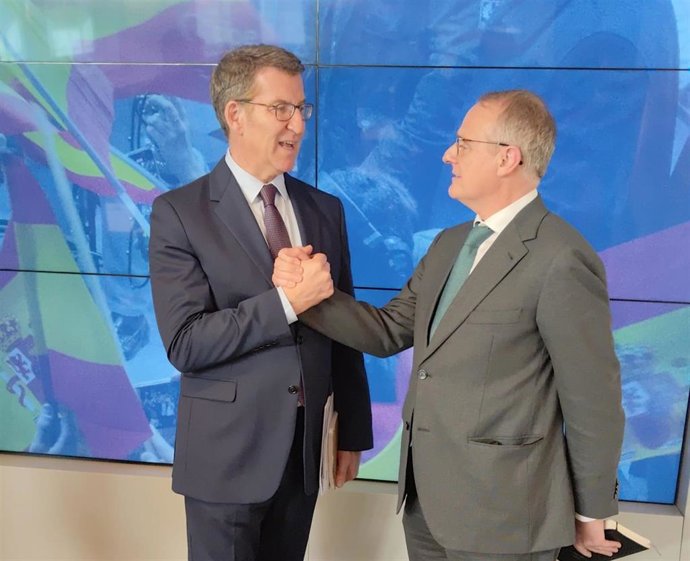 El candidato del PP a la presidencia del Principado, Diego Canga, junto al presidente del PP, Alberto Núñez Feijóo.