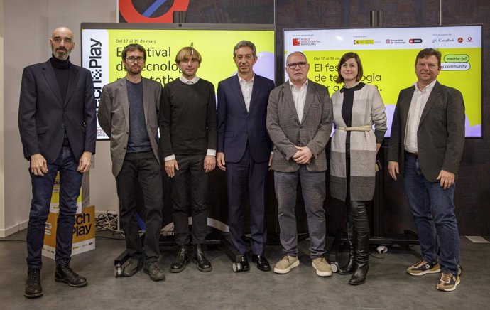 El CEO del MWCapital, Francesc Fajula, al costat de representants d'empreses i institucions collaboradores 