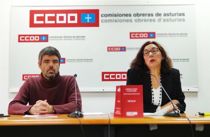 Archivo - Borja Llorente (secretario Educación de CCOO) y Marta Mori, Secretaria de Llingua Asturiana del sindicato.