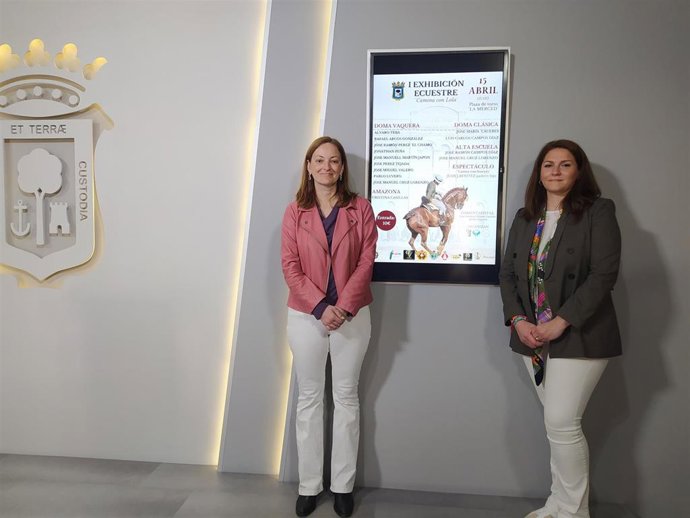 Presentación de la 'I Exhibición Ecuestre Camina con Lola' en el Ayuntamiento de Huelva.