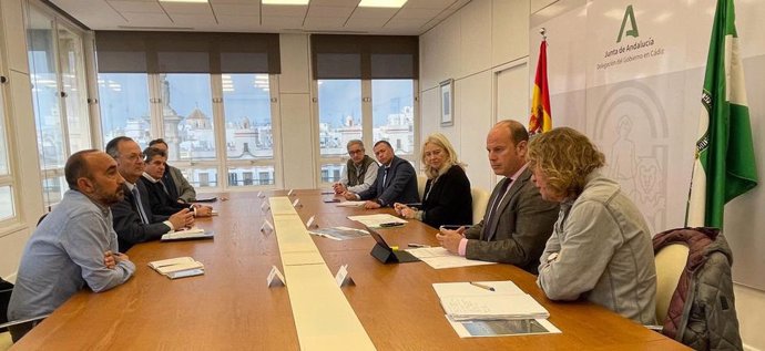 La Junta se reúne con el sector acuícola y salinero para impulsar los esteros de la Bahía de Cádiz