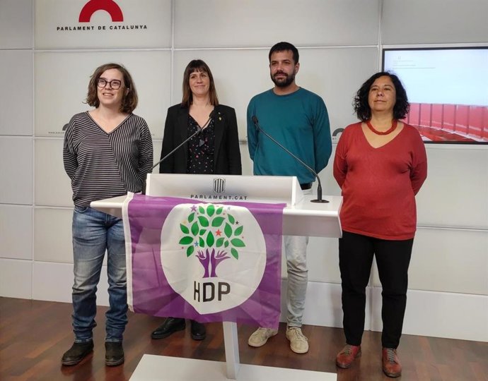 Eullia Reguant (CUP), Aurora Madaula (Junts), Rubén Wagensberg (ERC) y Susanna Segovia (comuns) en rueda de prensa en la Cámara catalana