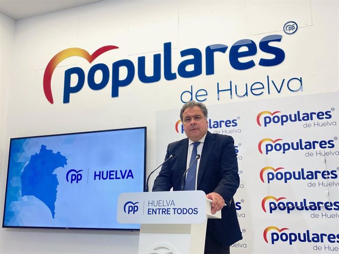 El coordinador general del PP de Huelva, Juan Carlos Duarte, en rueda de prensa.