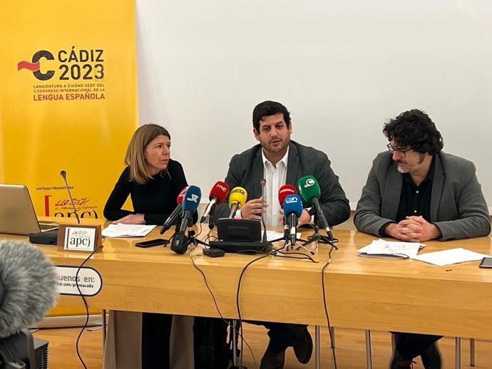 El delegado territorial de Cultura de la Junta en Cádiz, Jorge Vázquez, en la presentación de las jornadas 'Periodismo con Ñ'.
