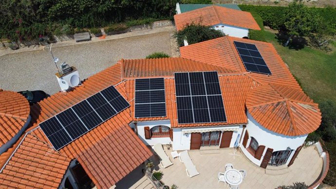 Placas solares instaladas en un hogar