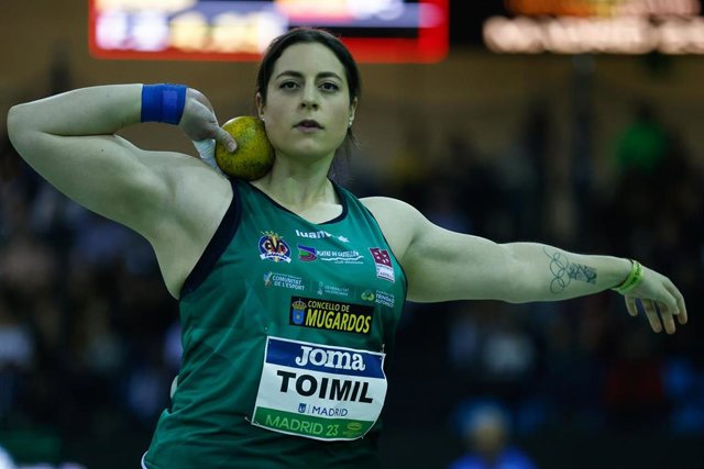 La lanzadora Belén Toimil durante un mitín de atletismo con el Playas de Castellón