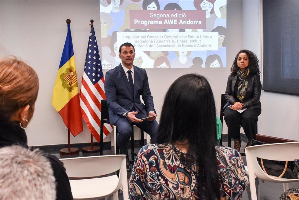 Jordi Gallardo y Julissa Reynoso en la presentació de la segunda edición del programa AWE.