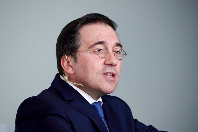 El ministro de Asuntos Exteriores, Unión Europea y Cooperación, José Manuel Albares, interviene durante una conferencia en el Cercle deEconomía, a 17 de febrero de 2023.