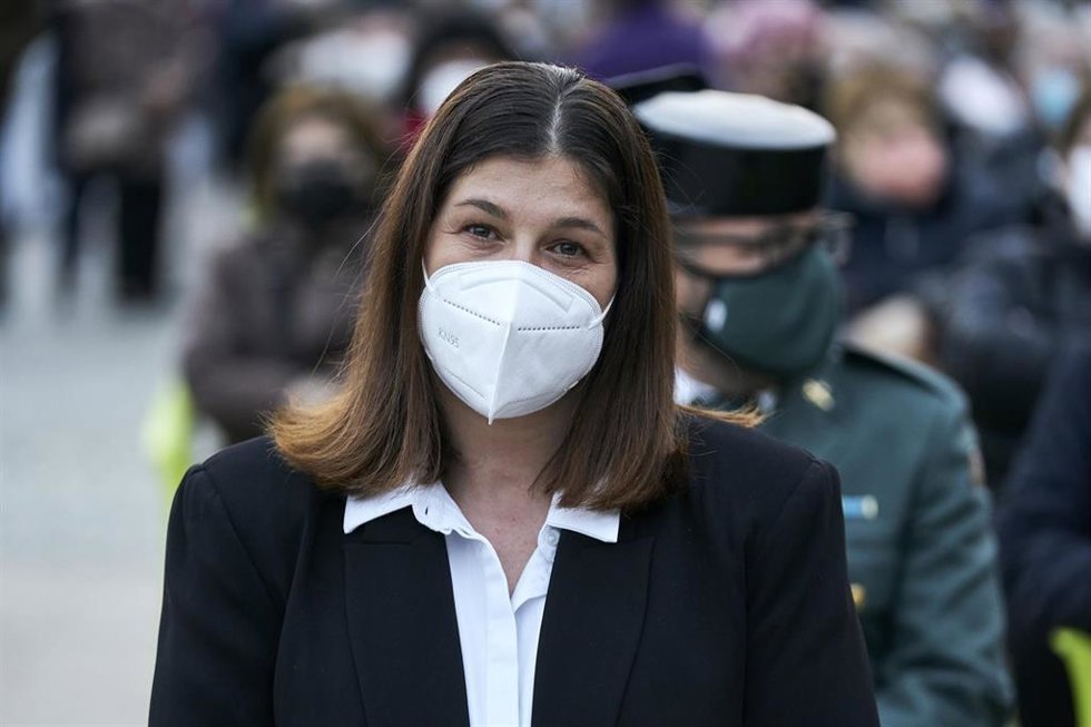 Archivo - La alcaldesa de Móstoles, Noelia Posse, durante una procesión extraordinaria en Móstoles, a 12 de febrero de 2022, en Madrid (España).